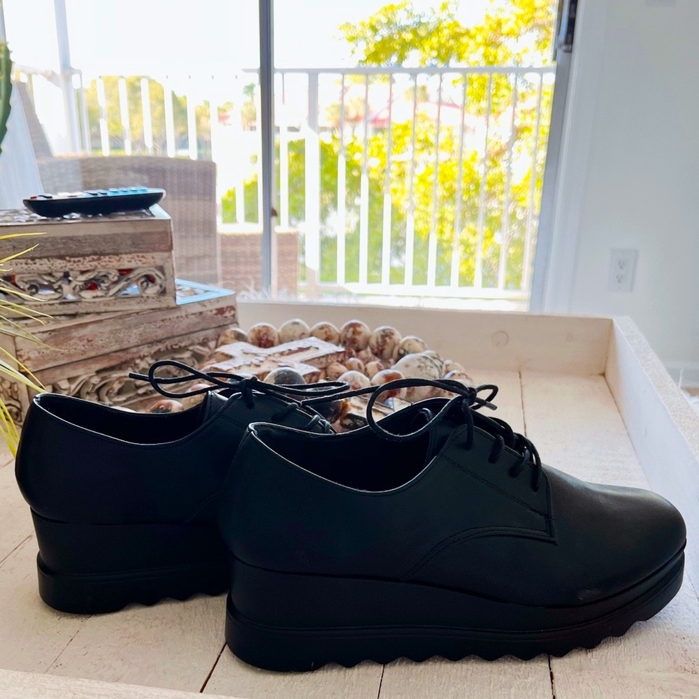 NWT WANTED PLATFORM SHOES❤️💚🤍
